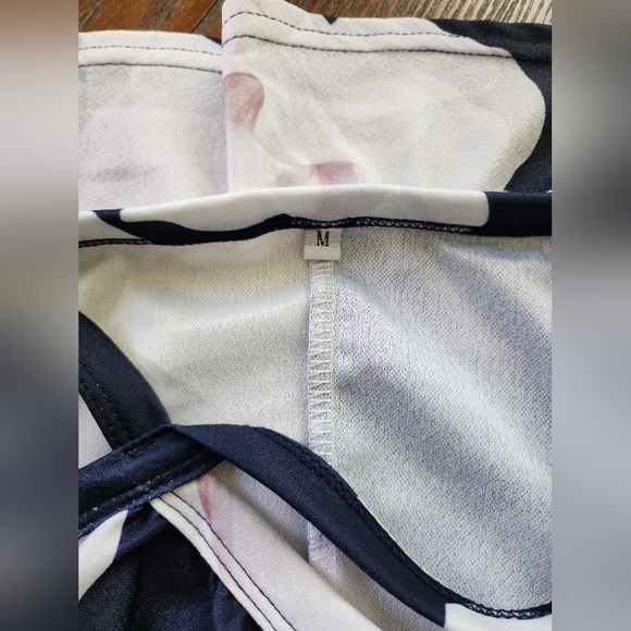 Cold Shoulder Floral Dress size M - Picture 6 of 7